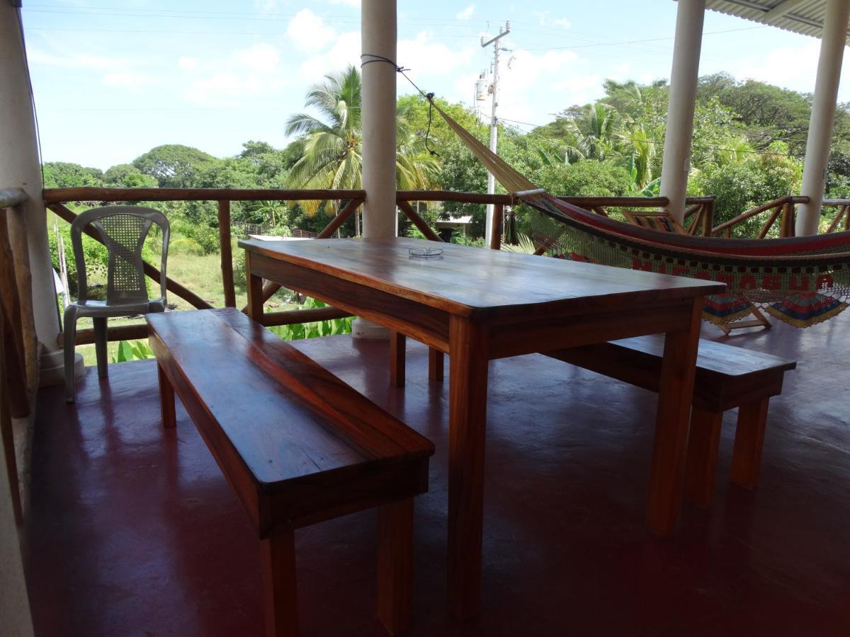 Badaboom Hostal & Surf Aposentillo Exterior photo